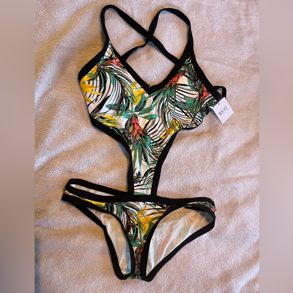 Skye Monokini Size M